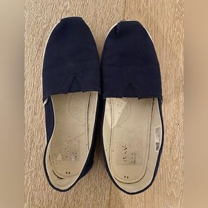 TOMS Kids size 4 navy blue